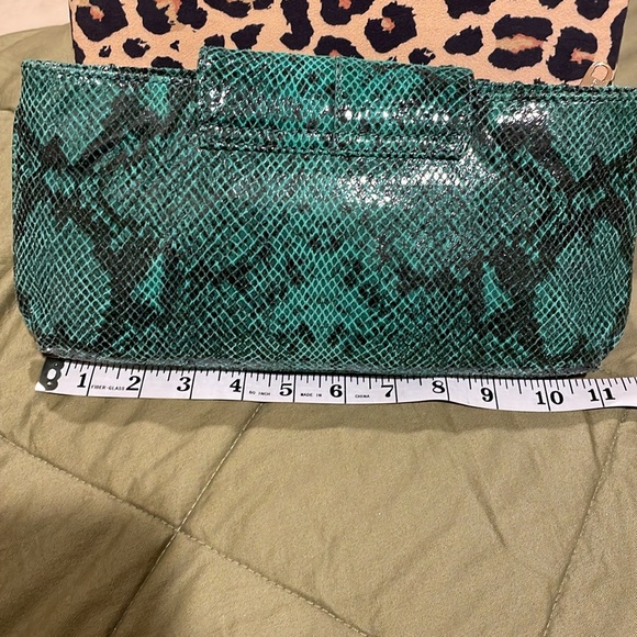 NWT Green snakeskin clutch by Alexisuospny O/S - Picture 13 of 15